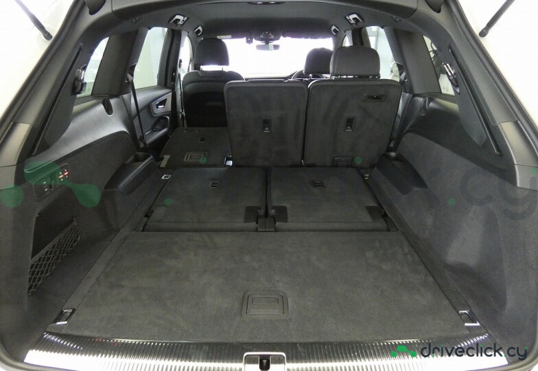 Audi Q7 White