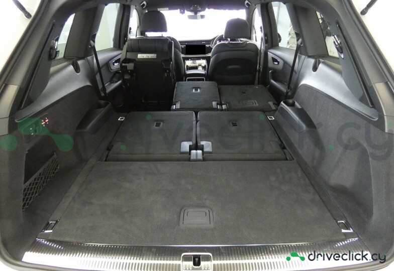 Audi Q7 White