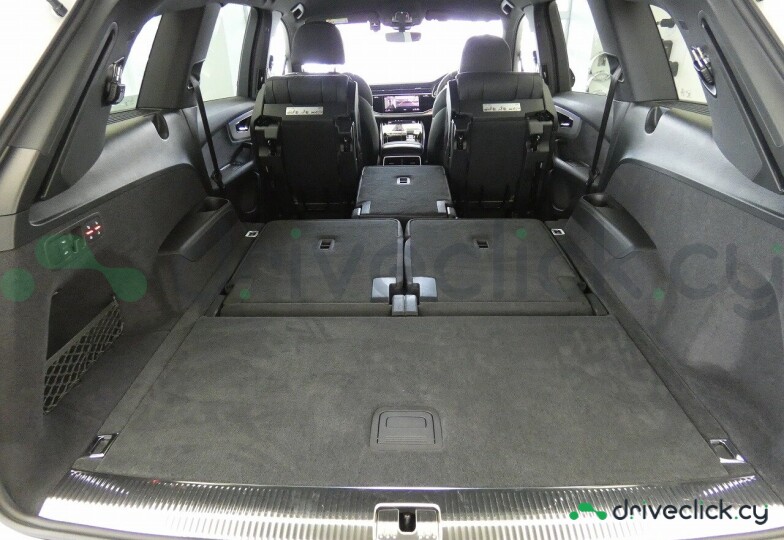 Audi Q7 White