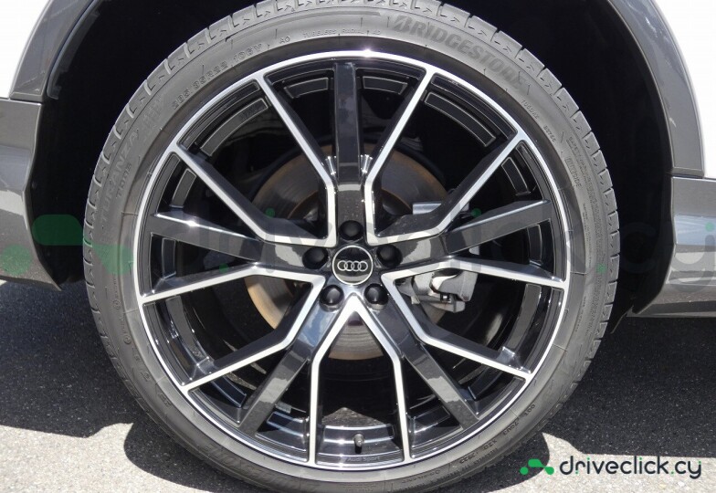 Audi Q7 White
