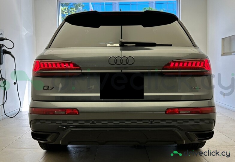Audi Q7 Grey