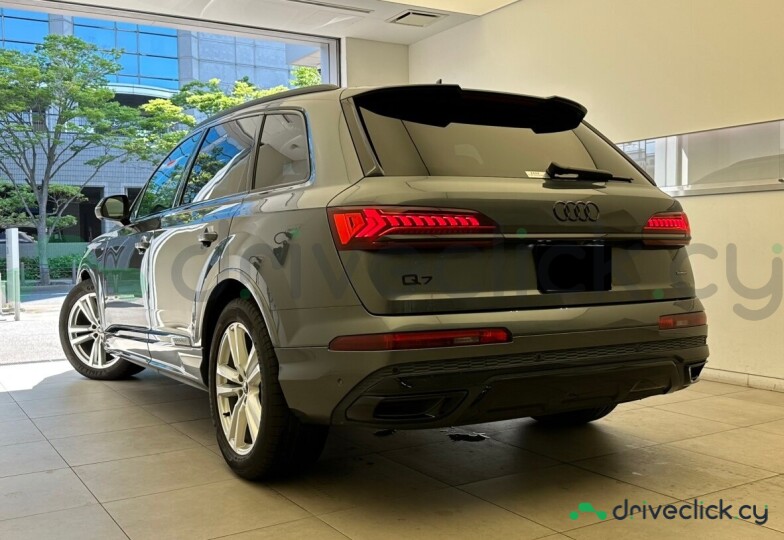 Audi Q7 Grey
