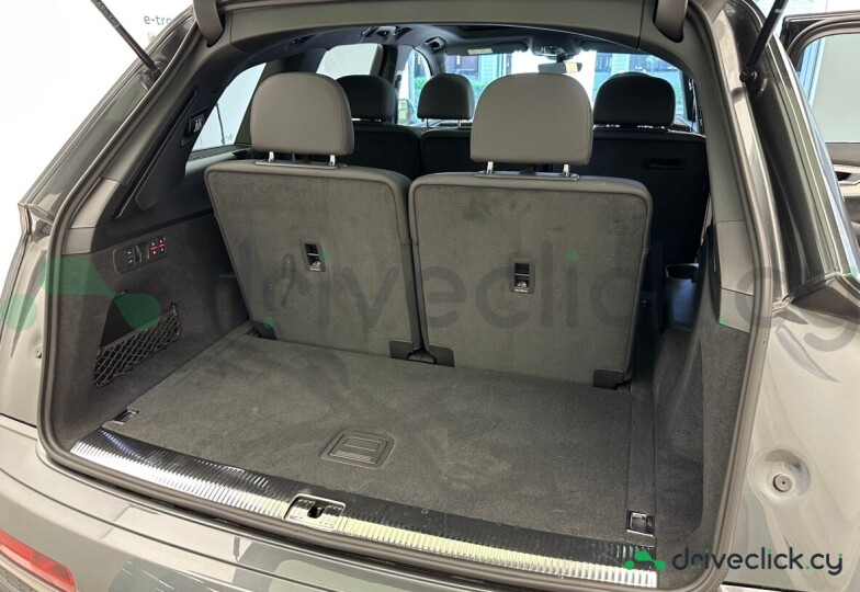 Audi Q7 Grey