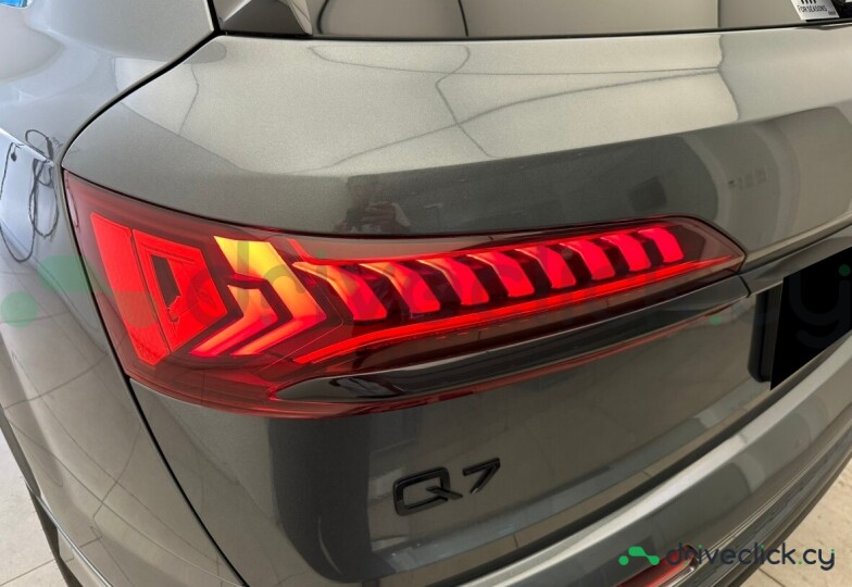 Audi Q7 Grey