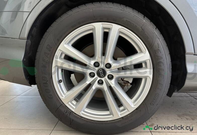 Audi Q7 Grey