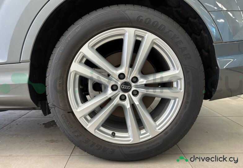 Audi Q7 Grey