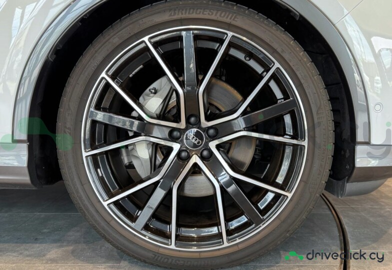Audi Q7 White