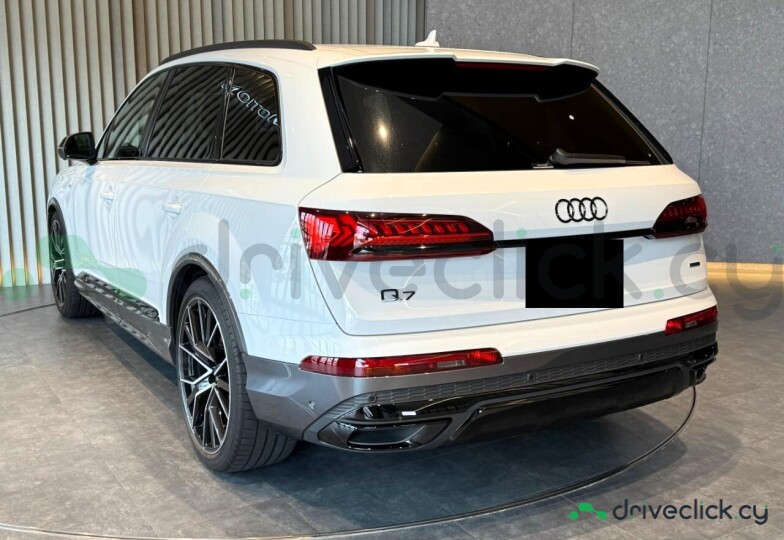 Audi Q7 White