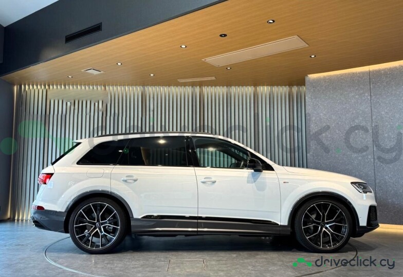 Audi Q7 White