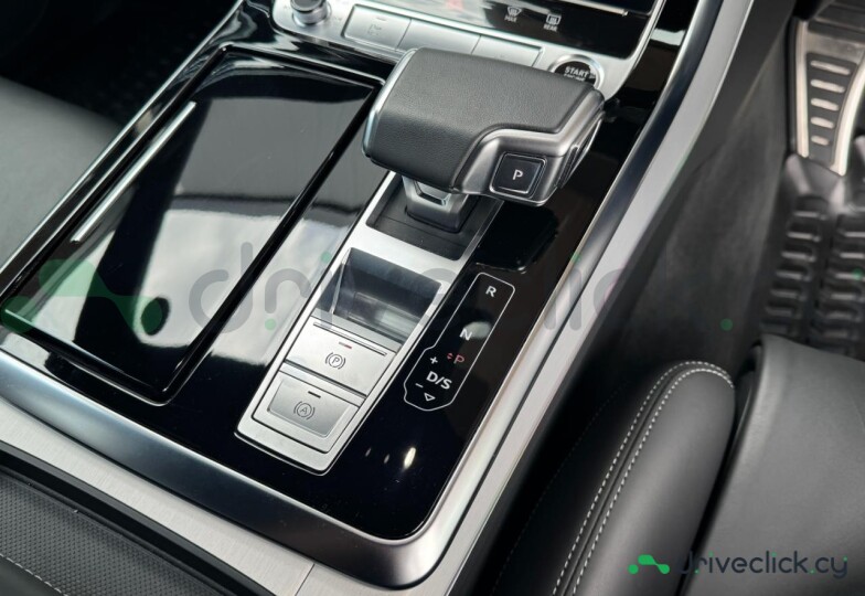 Audi Q7 White