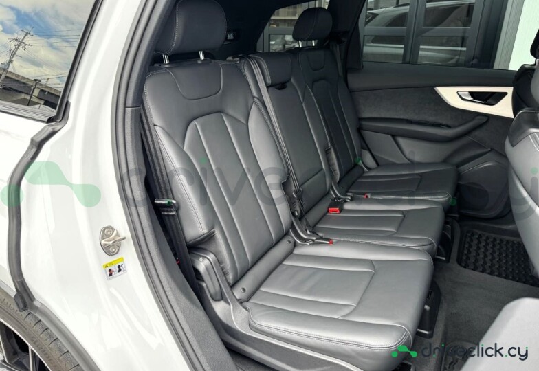 Audi Q7 White