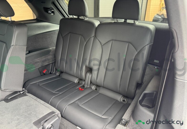 Audi Q7 White