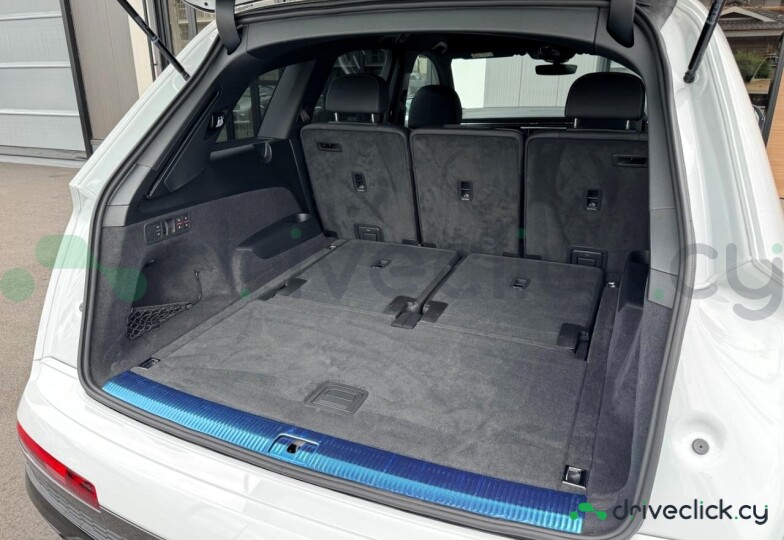 Audi Q7 White