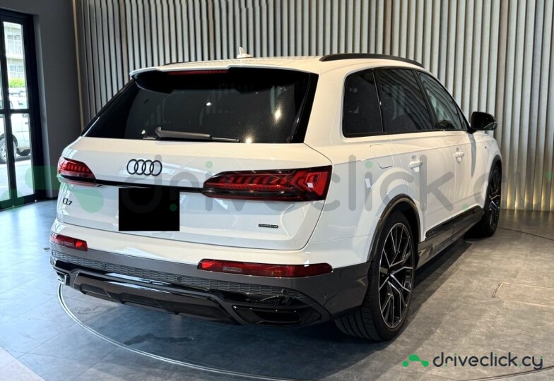 Audi Q7 White
