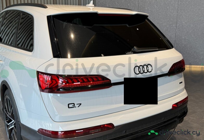 Audi Q7 White