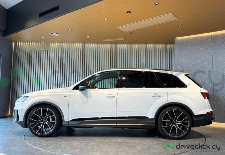 Audi Q7 White