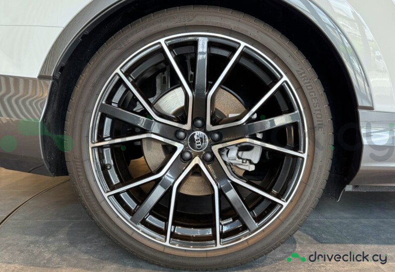 Audi Q7 White