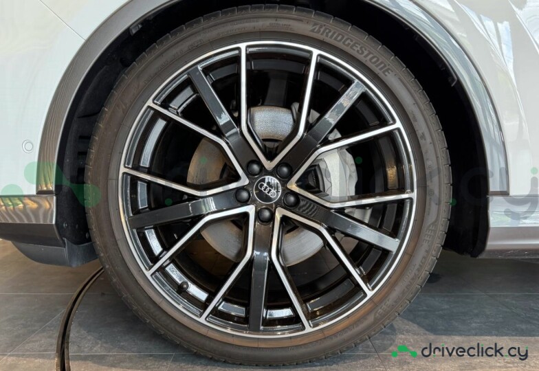 Audi Q7 White
