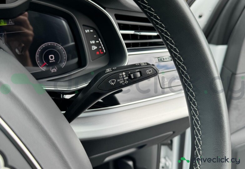 Audi Q7 White