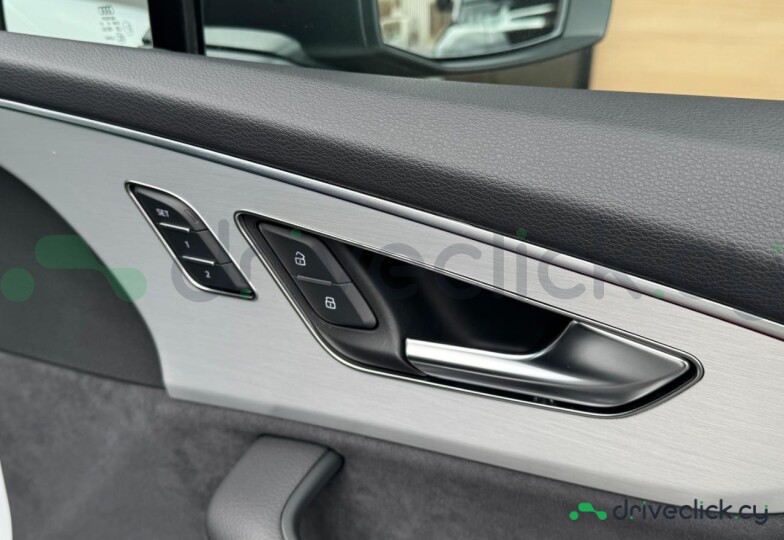 Audi Q7 White