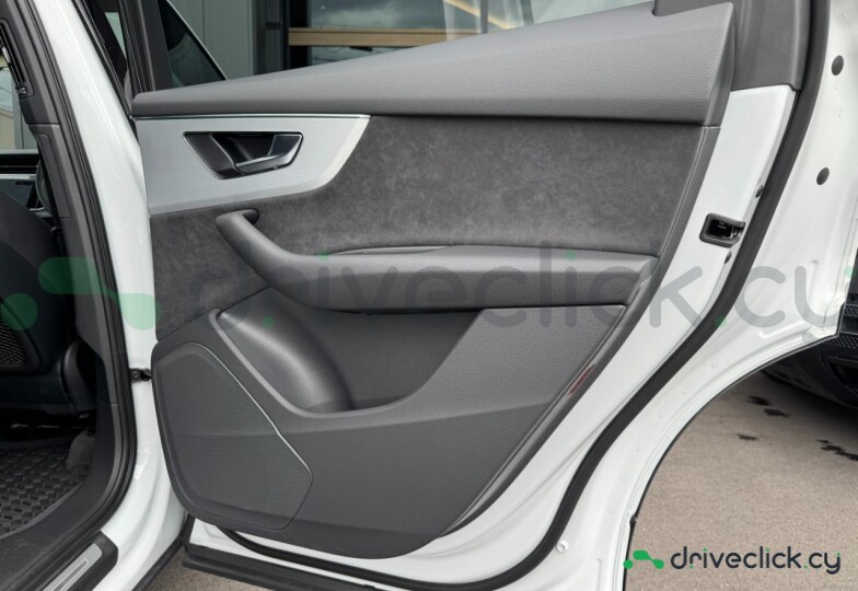 Audi Q7 White