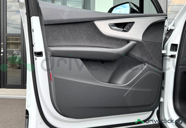 Audi Q7 White