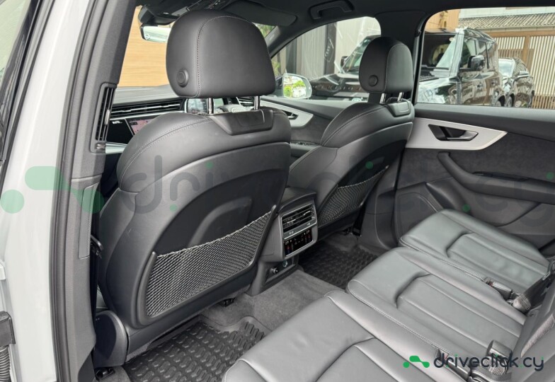 Audi Q7 White