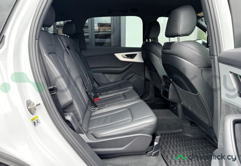 Audi Q7 White