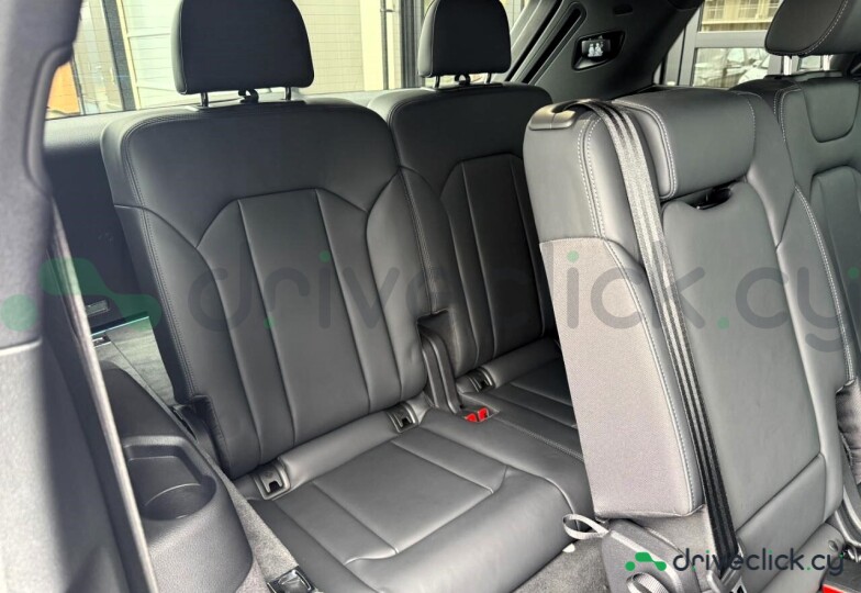 Audi Q7 White