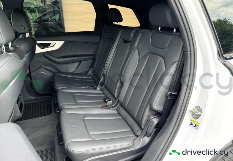 Audi Q7 White