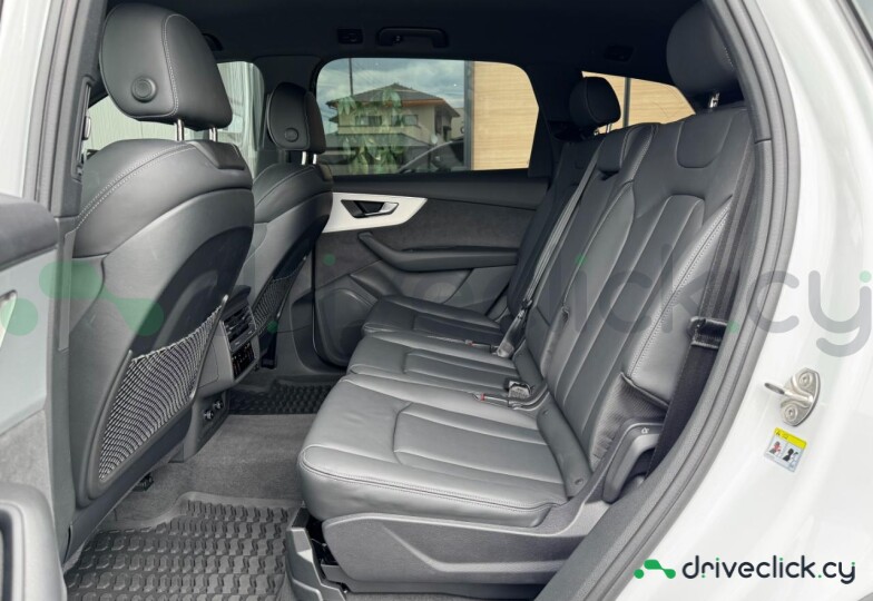 Audi Q7 White
