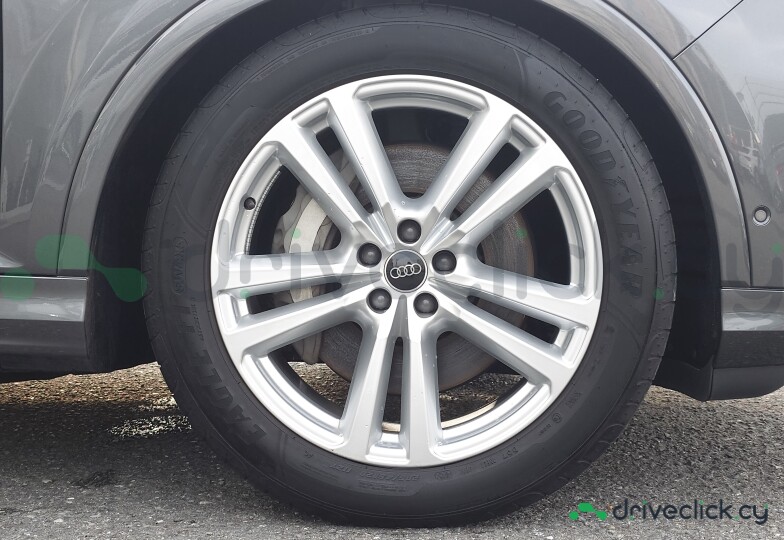 Audi Q7 Grey