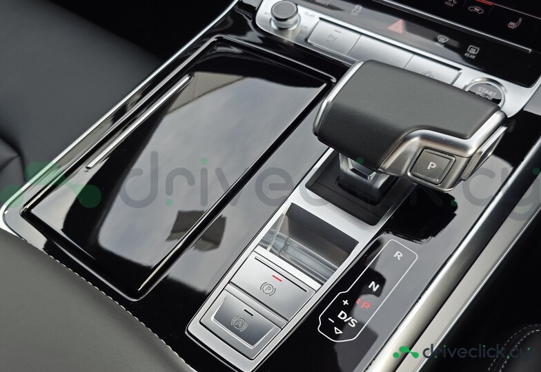 Audi Q7 Grey