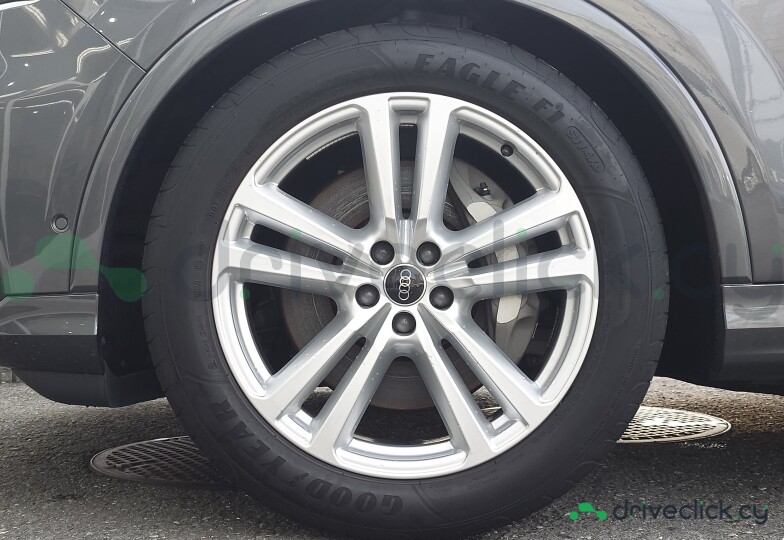 Audi Q7 Grey