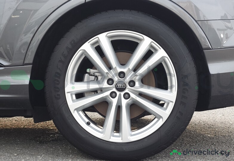 Audi Q7 Grey
