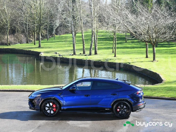 Lamborghini Urus Синий