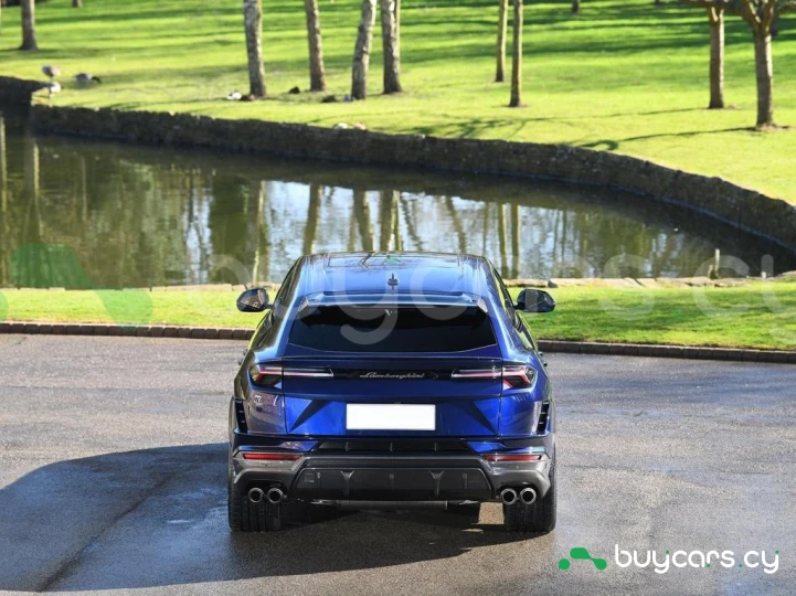 Lamborghini Urus Синий