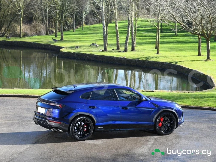 Lamborghini Urus Синий