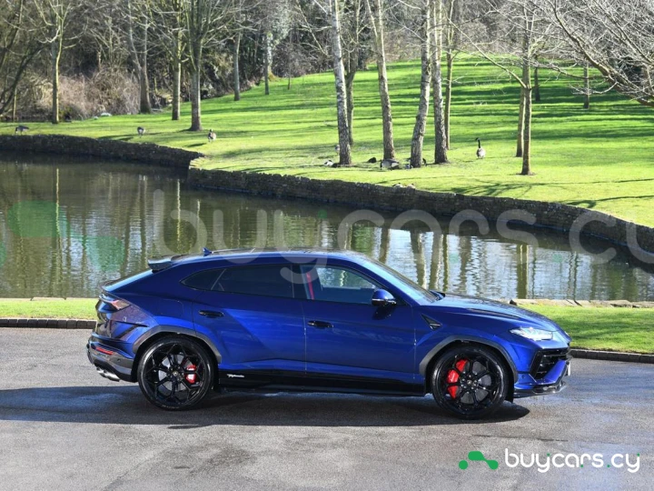 Lamborghini Urus Синий