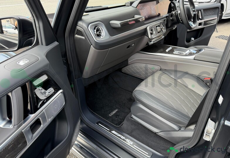 Mercedes G-class Black