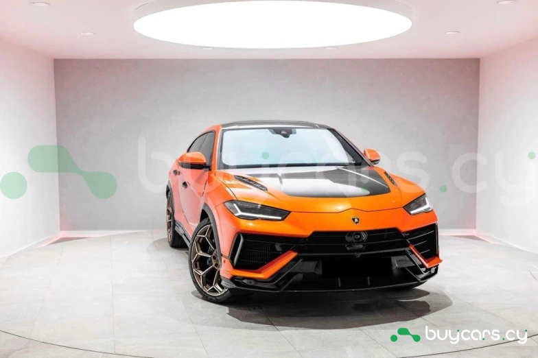 Lamborghini Urus Orange