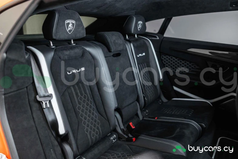 Lamborghini Urus Orange