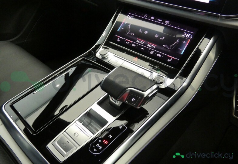 Audi Q7 White