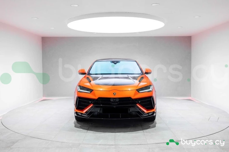 Lamborghini Urus Orange