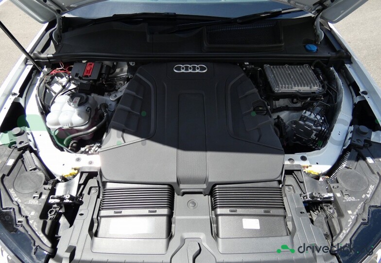 Audi Q7 White
