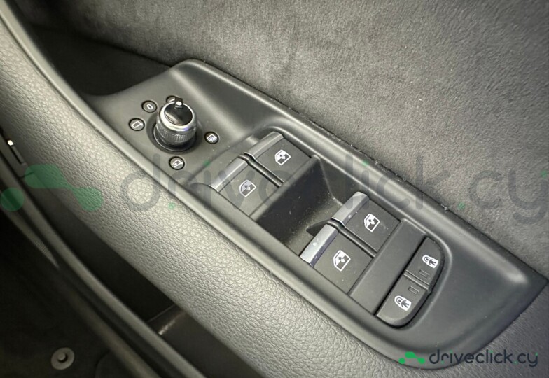 Audi Q7 Grey