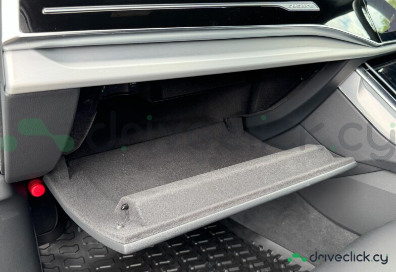 Audi Q7 White