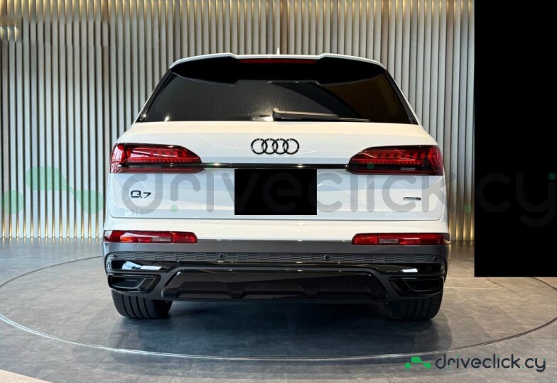 Audi Q7 White