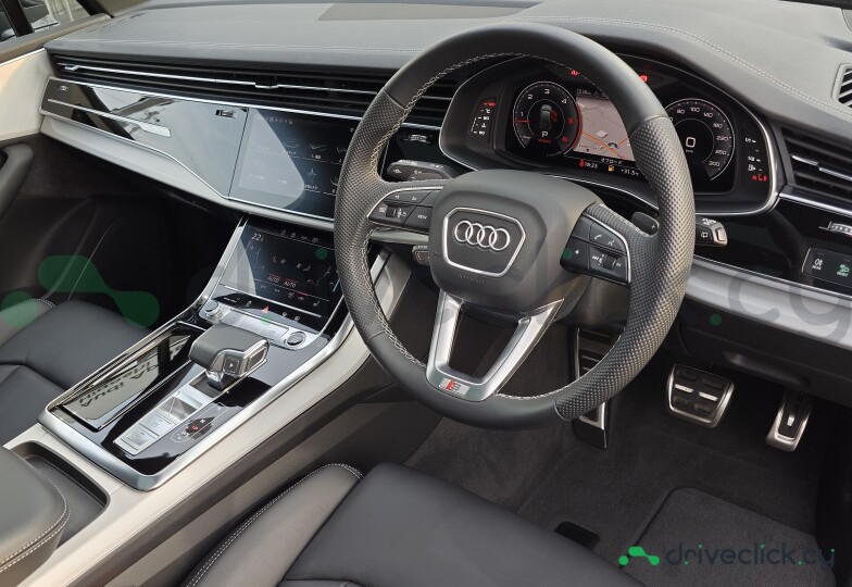 Audi Q7 Grey