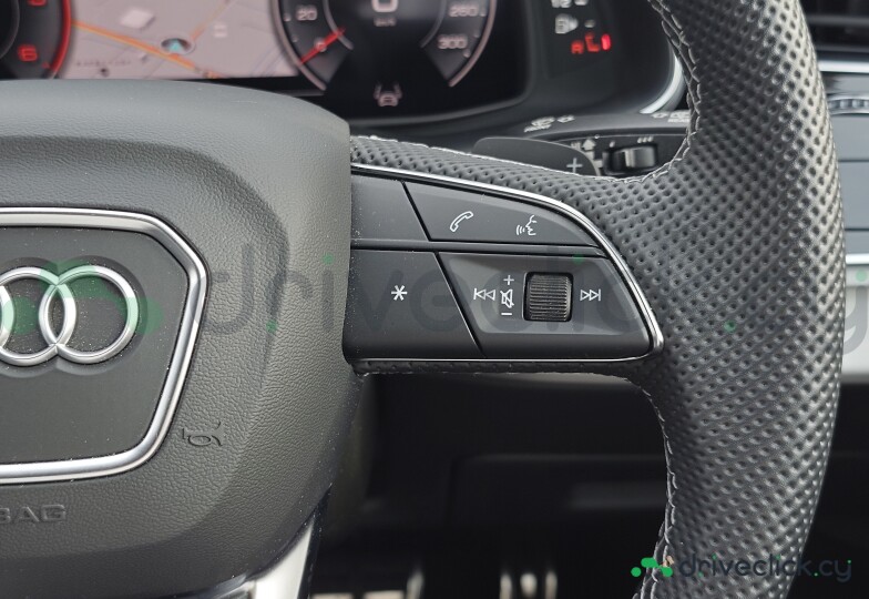 Audi Q7 Grey